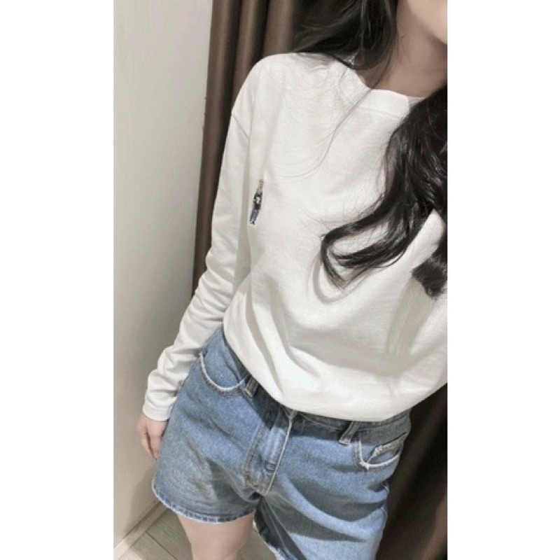 Áo thun trắng WHOAU