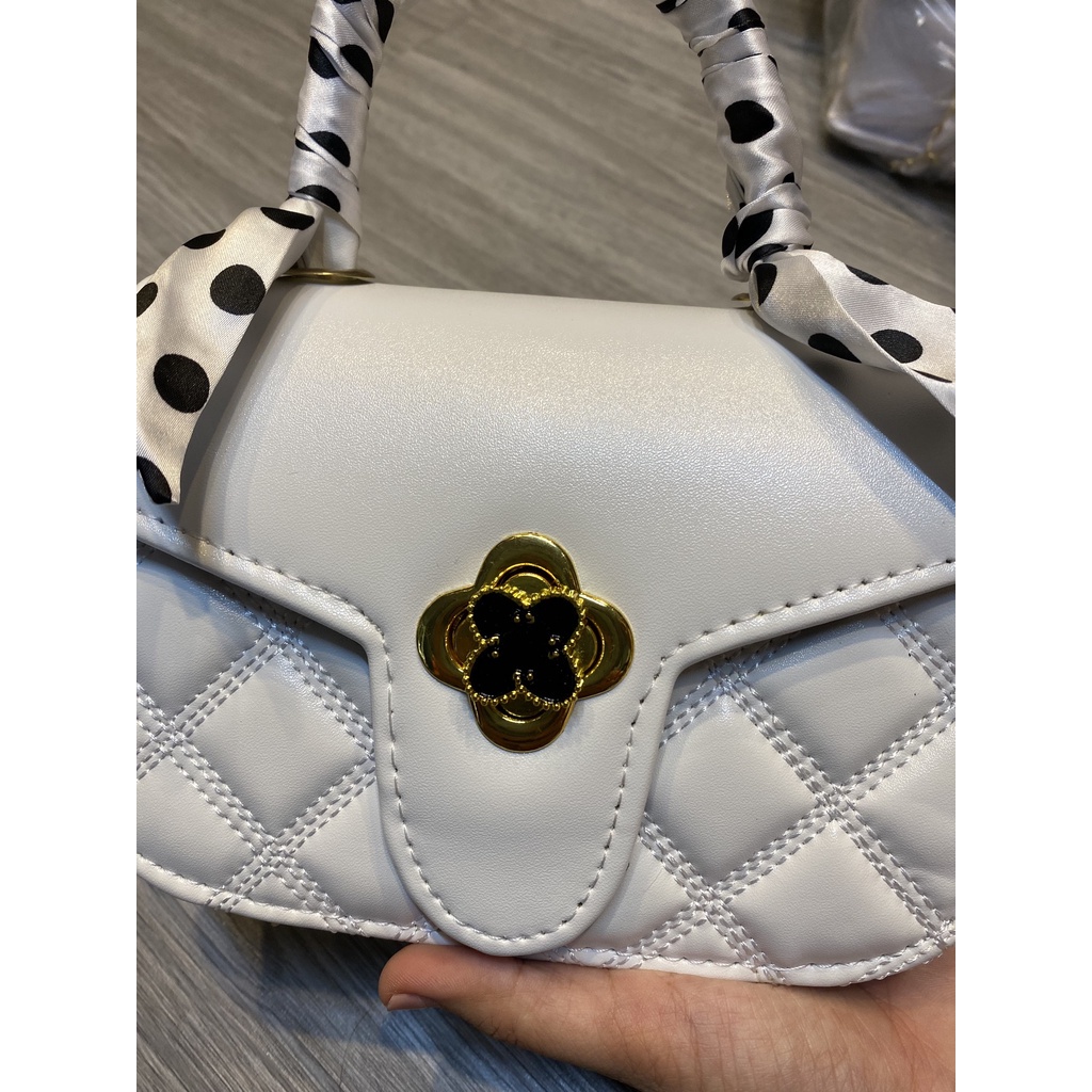 Túi xách nữ khóa bông hoa tặng kèm khăn lụa sang trọng HQ 398