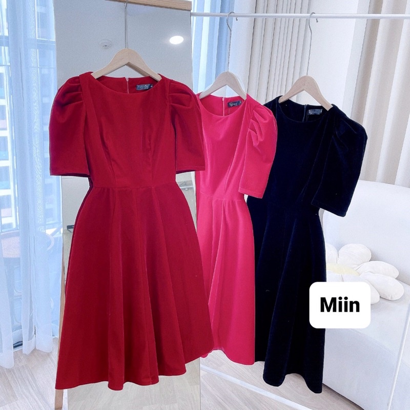 Váy nhung trơn cổ tròn tay bồng