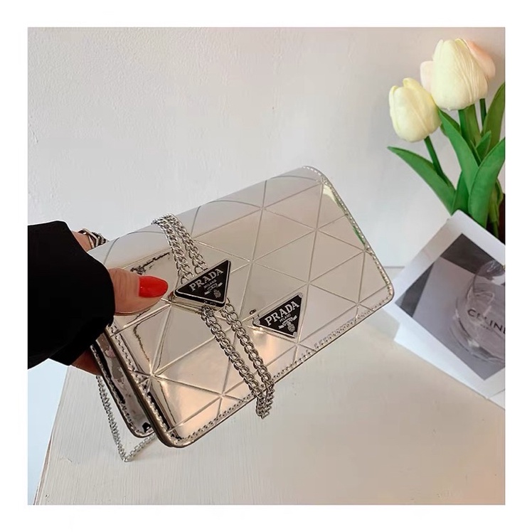 Gift vip Prada mini quá xinh quá độc