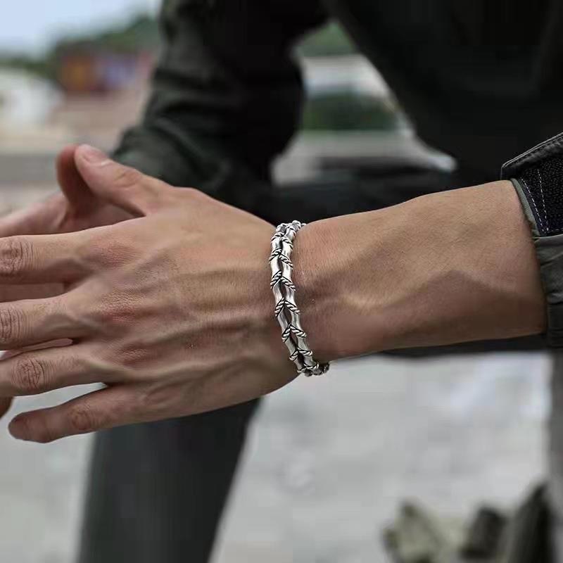 Vòng Tay Dạng Hở Bằng Tre Dệt Tay Màu Bạc Phong Cách retro Thời Trang Cho Nam
