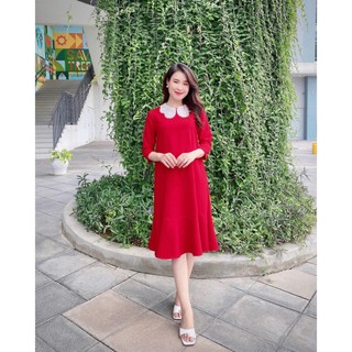 Váy bầu đỏ cổ ren trắng