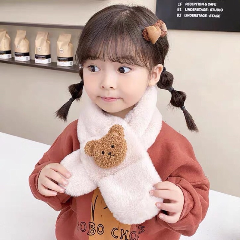 Khăn len lông đính gấu cực dễ thương cho bé