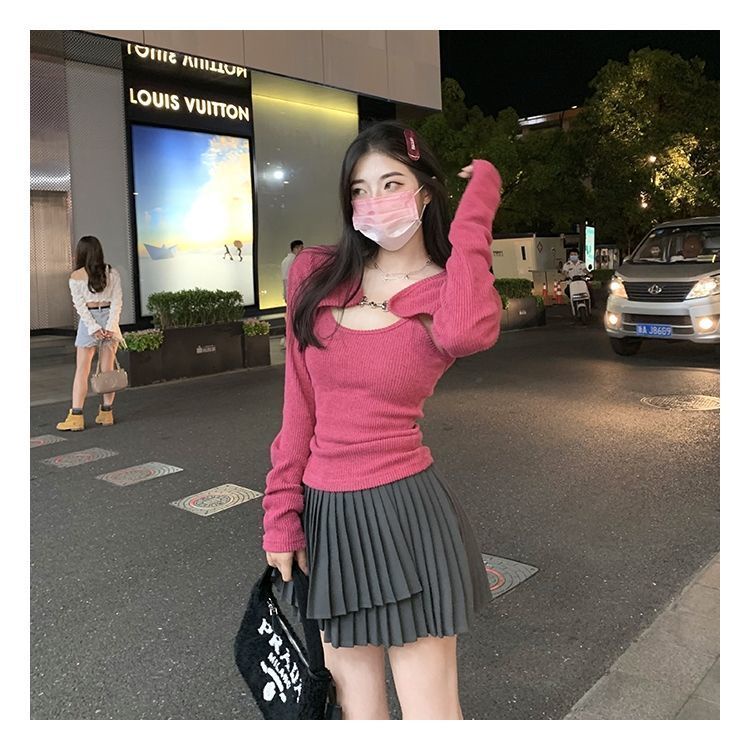 Bộ Áo Hai Dây Dáng Ôm Và Quần Short Thời Trang Thu Đông Cho Nữ