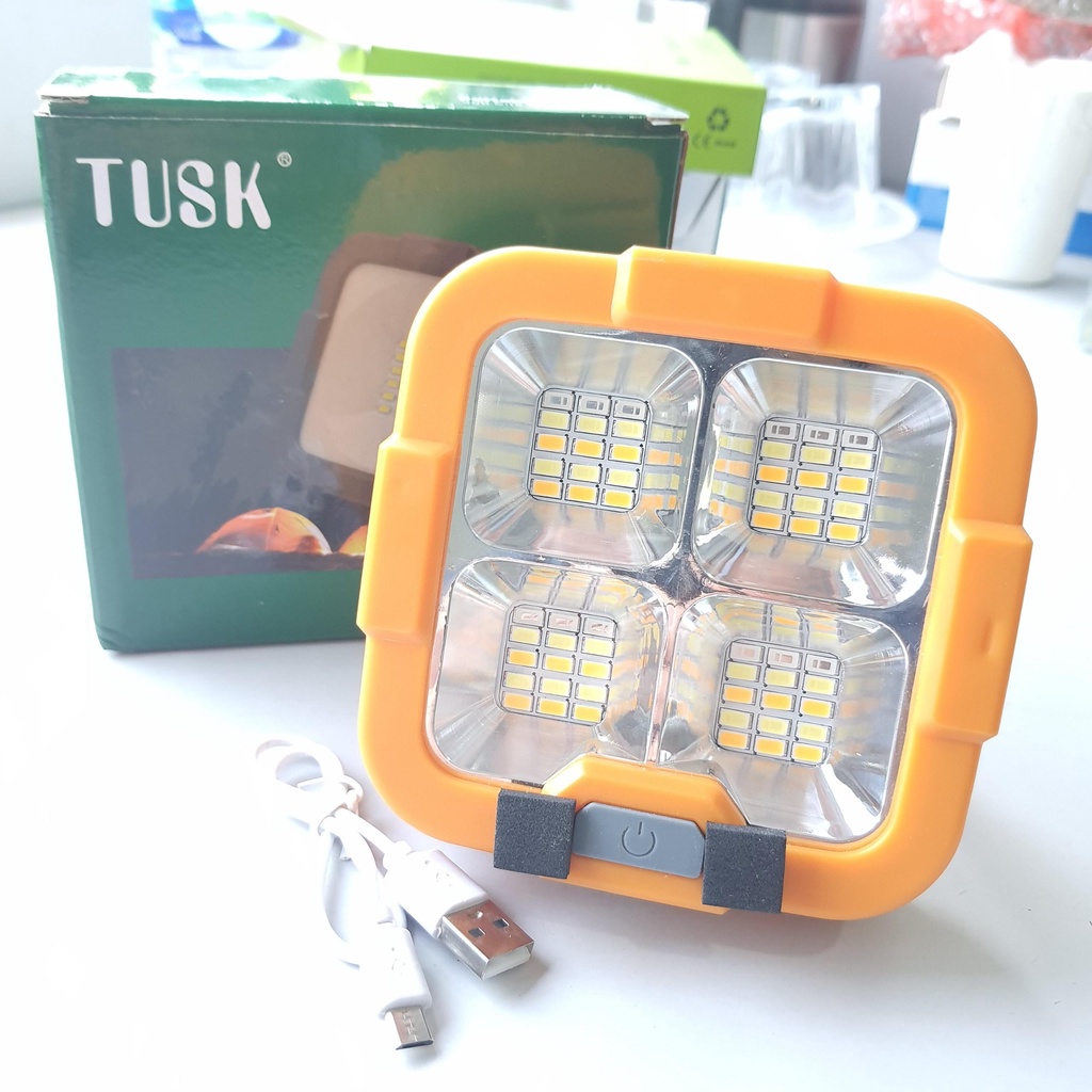 Đèn năng lượn mặt trời 100W siêu sáng D5 thời gian sáng lên đến 10h sạc được cả năng lượng mặt trời và điện 220V
