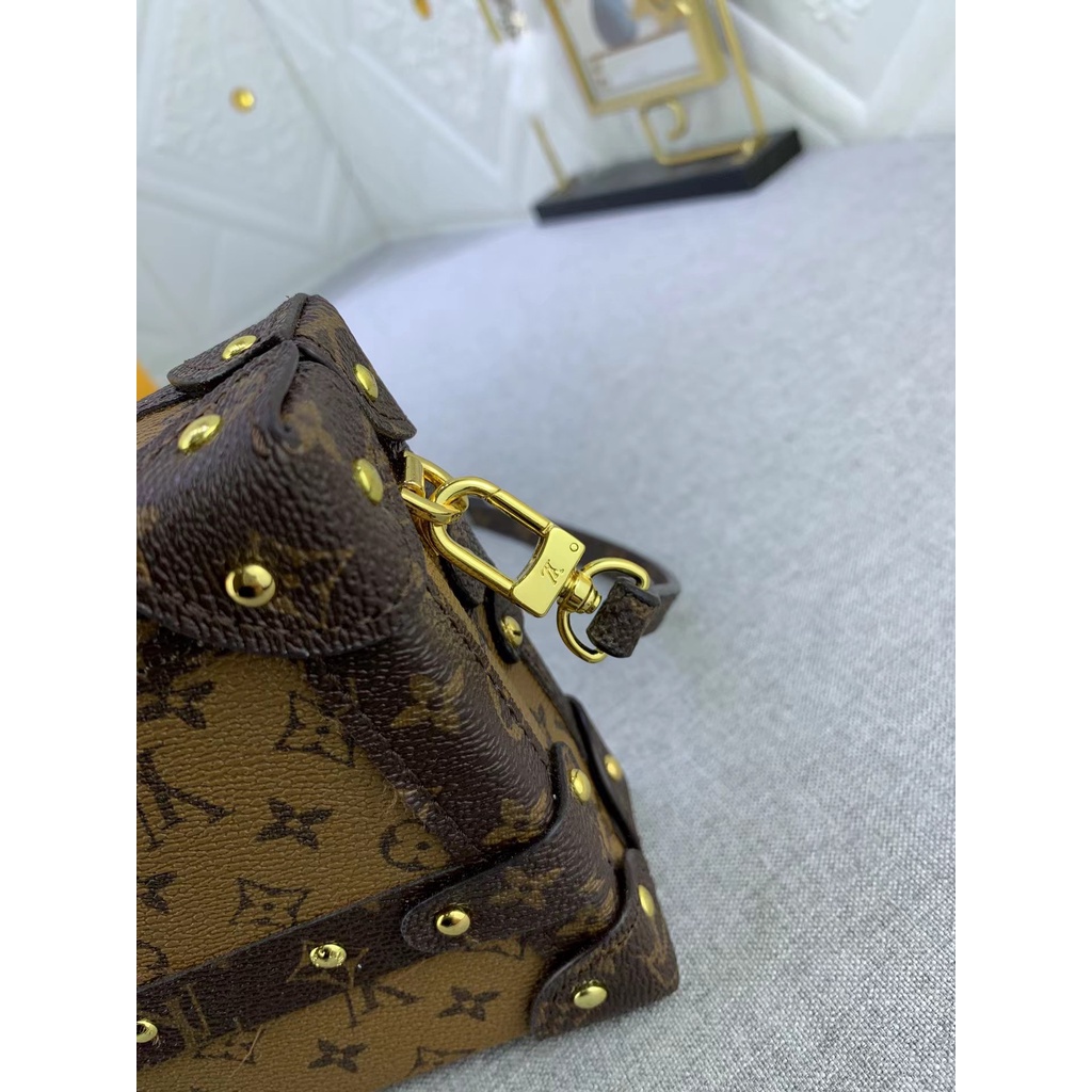 Louis Vuitton biến nữ là New M86886 Box bag