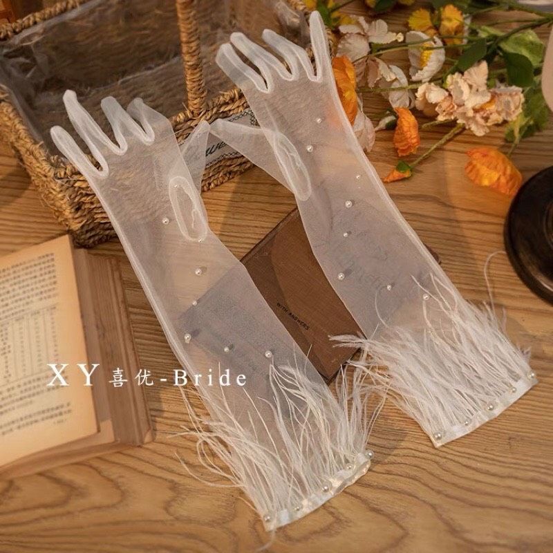 Báo tay cô dâu viền lông đính ngọc