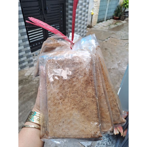 1 xâu bánh tráng muối tiêu