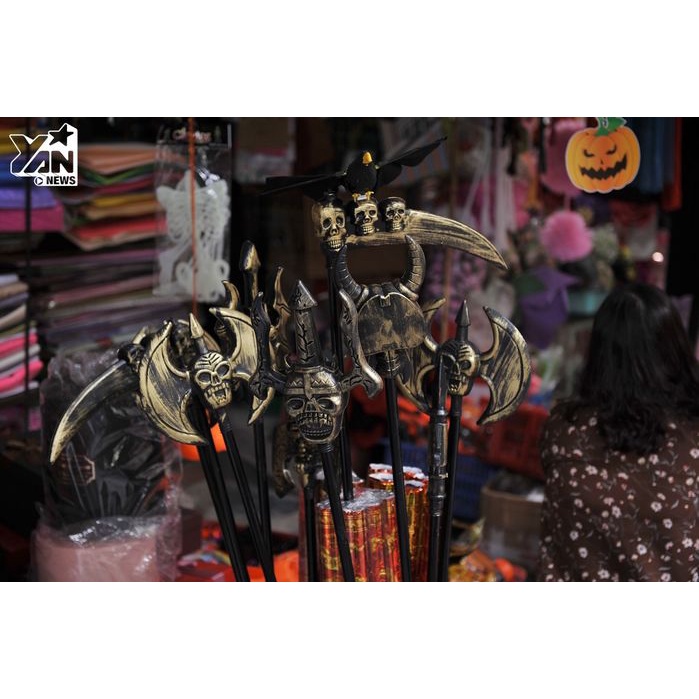 Đồ chơi lưỡi hái rìu búa nhựa chơi hóa trang cosplay