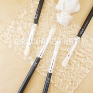 Cọ tán bầu mắt - tạo shape mắt nhỏ Feather B M456