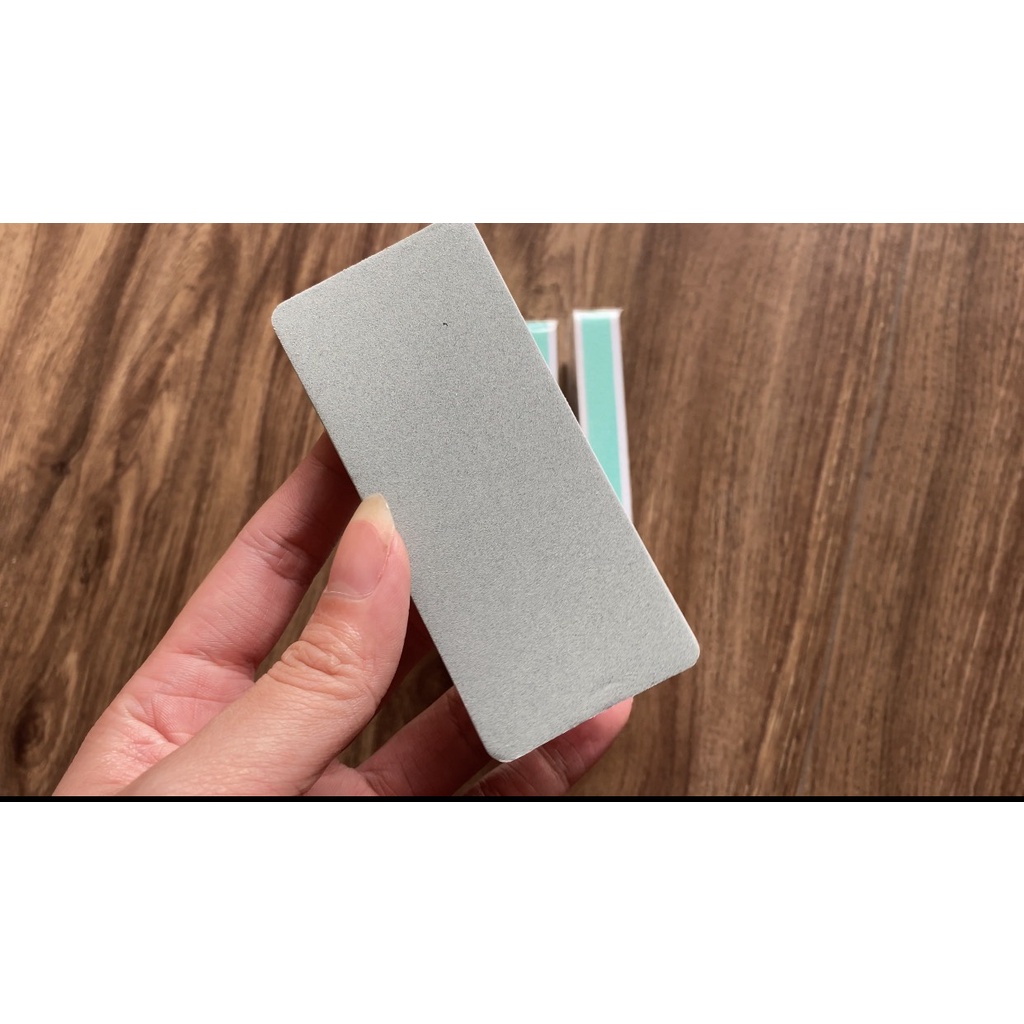 Xốp đánh bóng bề mặt kim loại sáng bóng