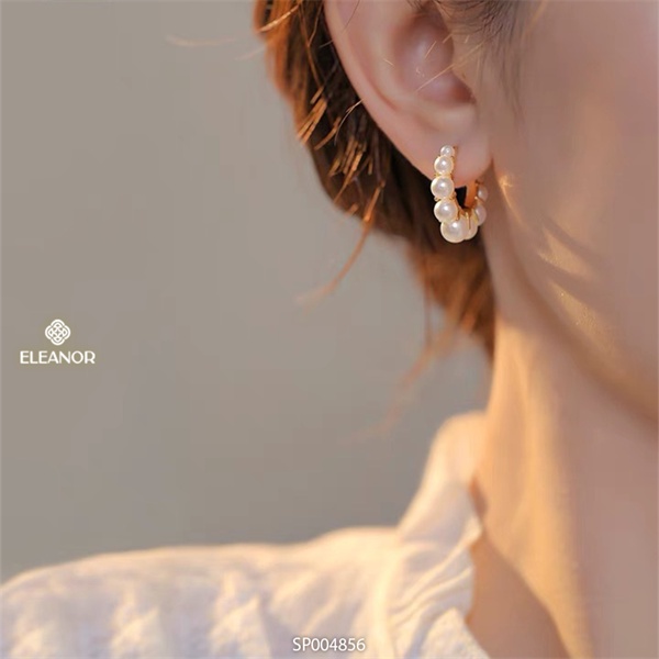 Bông tai nữ chuôi bạc 925 Eleanor Accessories viền chữ C đính ngọc trai nhân tạo phụ kiện trang sức 4856