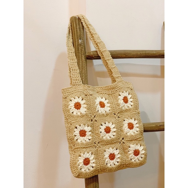 ( Hình thật) Túi Tote Bag hoa cúc ghép-Túi len handmade hoa cúc ghép vừa A4
