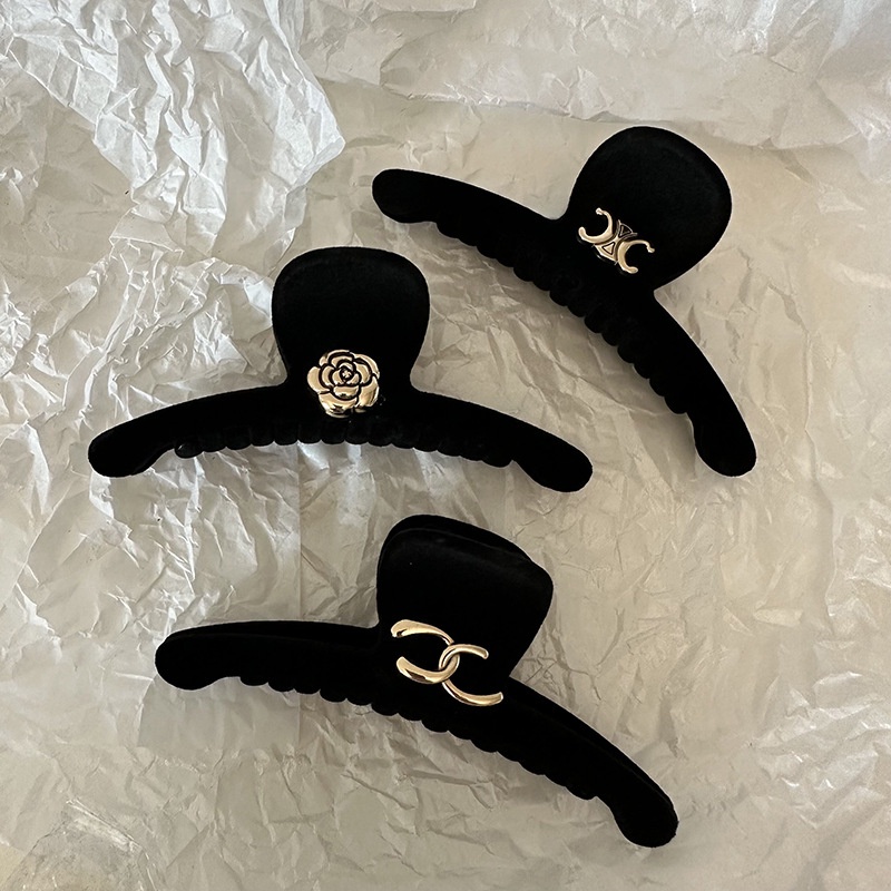 Kẹp Tóc Cá Mập Màu Đen Đính Hoa Trà Lớn Cho Nữ
