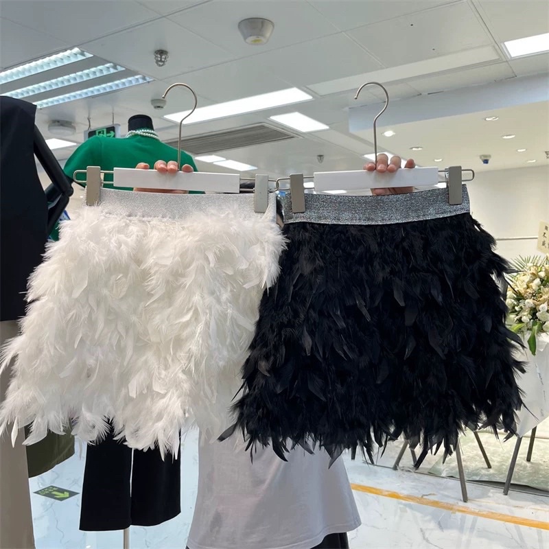 Chân váy lông vũ QCCC (Sẵn 1 Trắng) (có ảnh thật shop tự chụp) • Linaa Boutique
