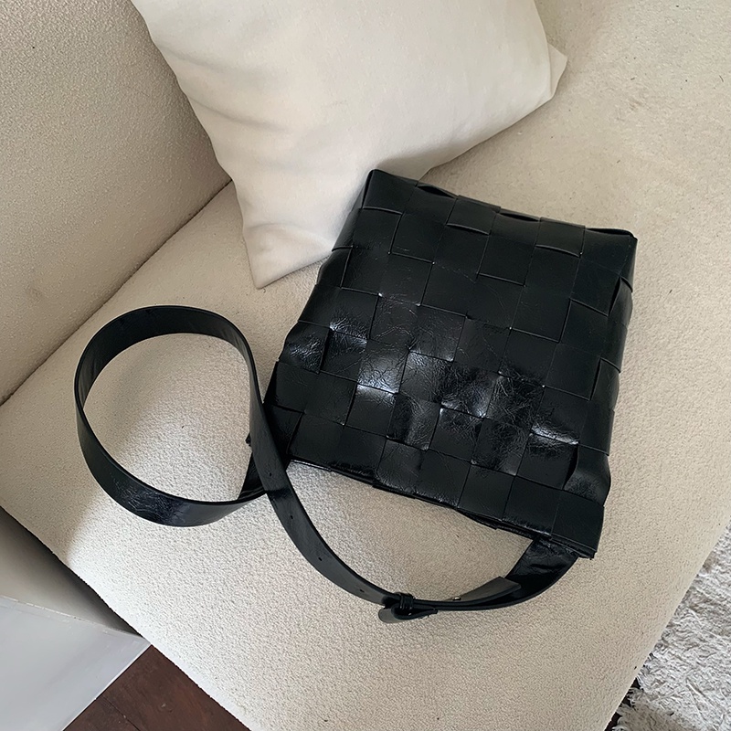 Túi Đeo Vai Bằng Da Sáp Dệt Tay Phong Cách retro Thiết Kế IELGY niche Dành Cho Bạn Nữ