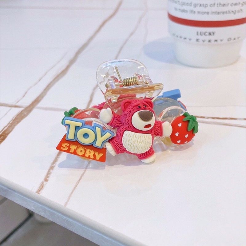 Kẹp tóc càng cua gấu dâu tây lotso toy story dễ thương cho nữ đẹp hot trend hàn quốc 2022 De Perier