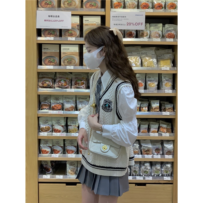 Áo vest len gile phối viền màu trắng kem dáng suông style nữ sinh Hàn Quốc đáng yêu