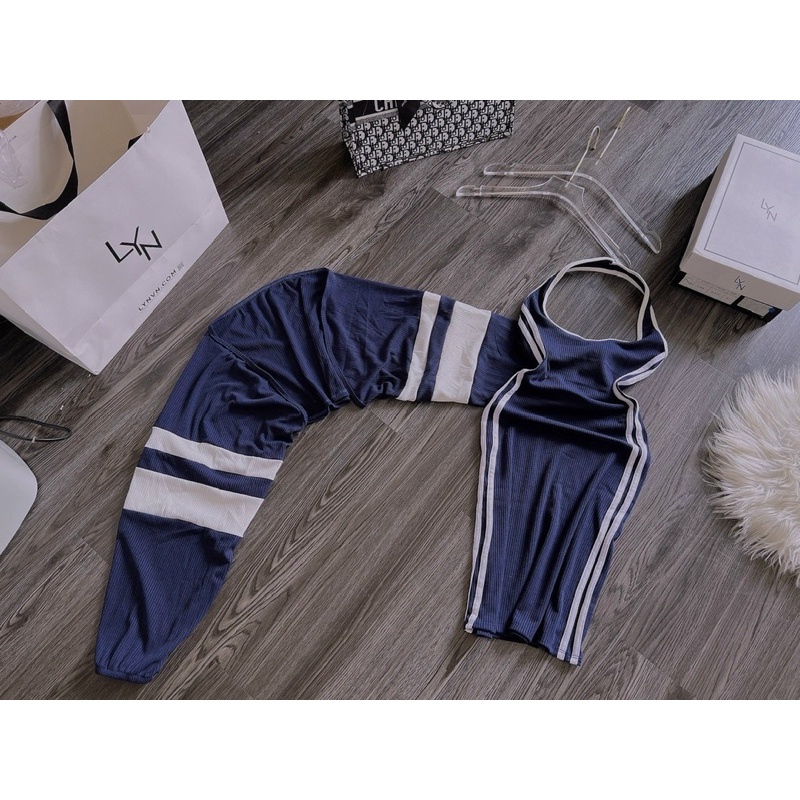 Set Đầm Yếm Viền Thể Thao Viền Hông Kèm Khoác Tay Dơi Gạch Trắng Lớn Xuất Sắc