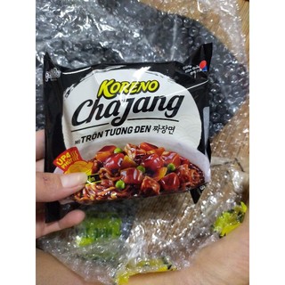 1 thùng mì tương đen koreno gồm 20 gói
