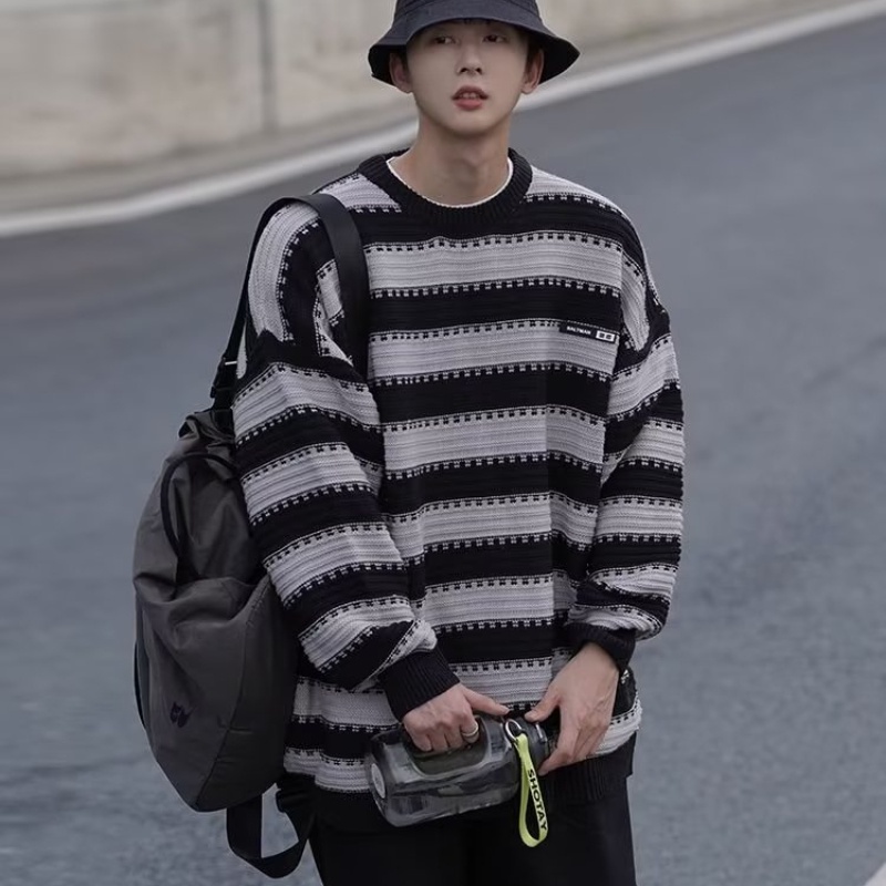 ♞AFF LIGA♞ Áo Sweater Dáng Rộng Cổ Tròn Kẻ Sọc Thời Trang Mùa Thu Cho Nam