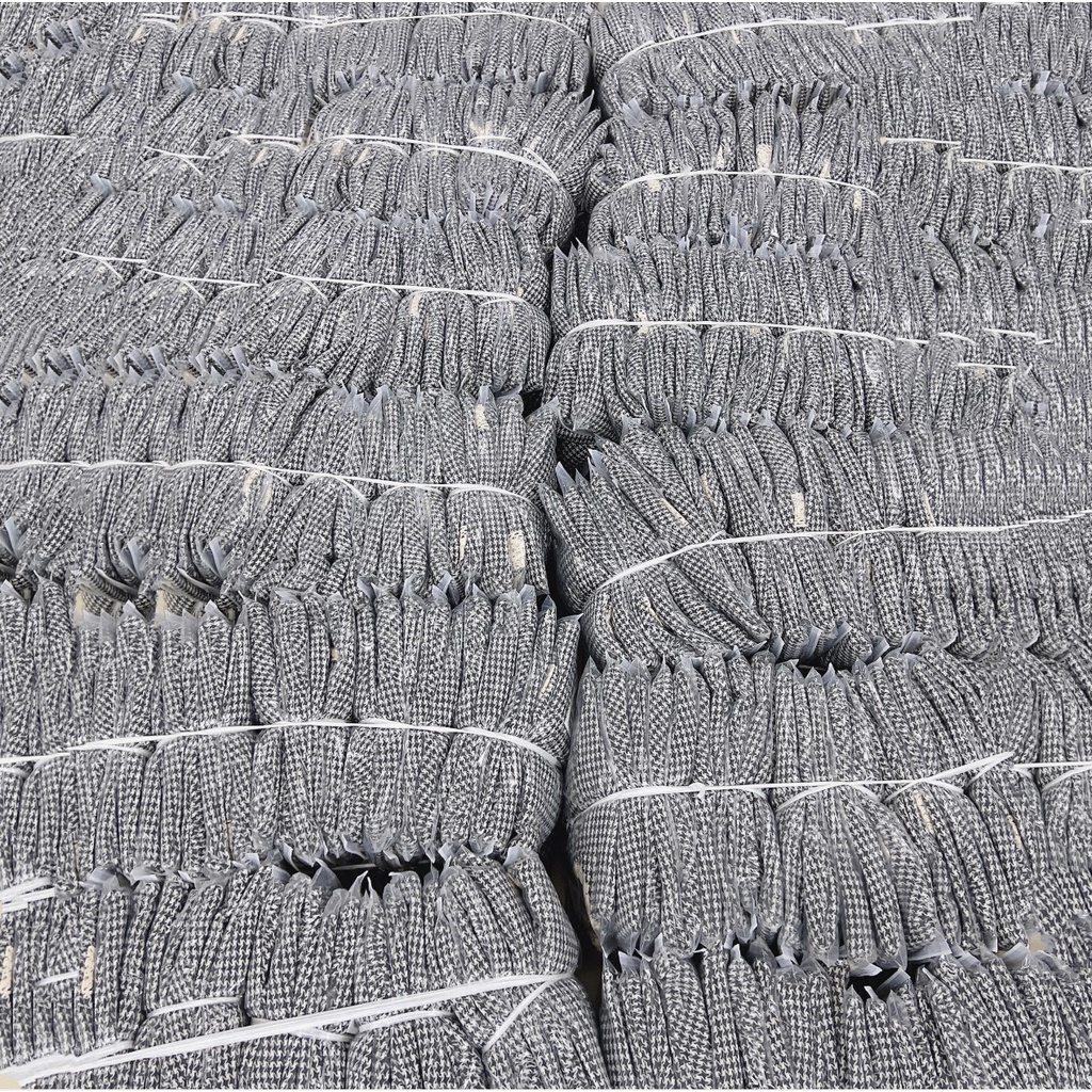 VÁY BÉ GÁI KẺ CARO ĐEN DÀI TAY REN TRẮNG