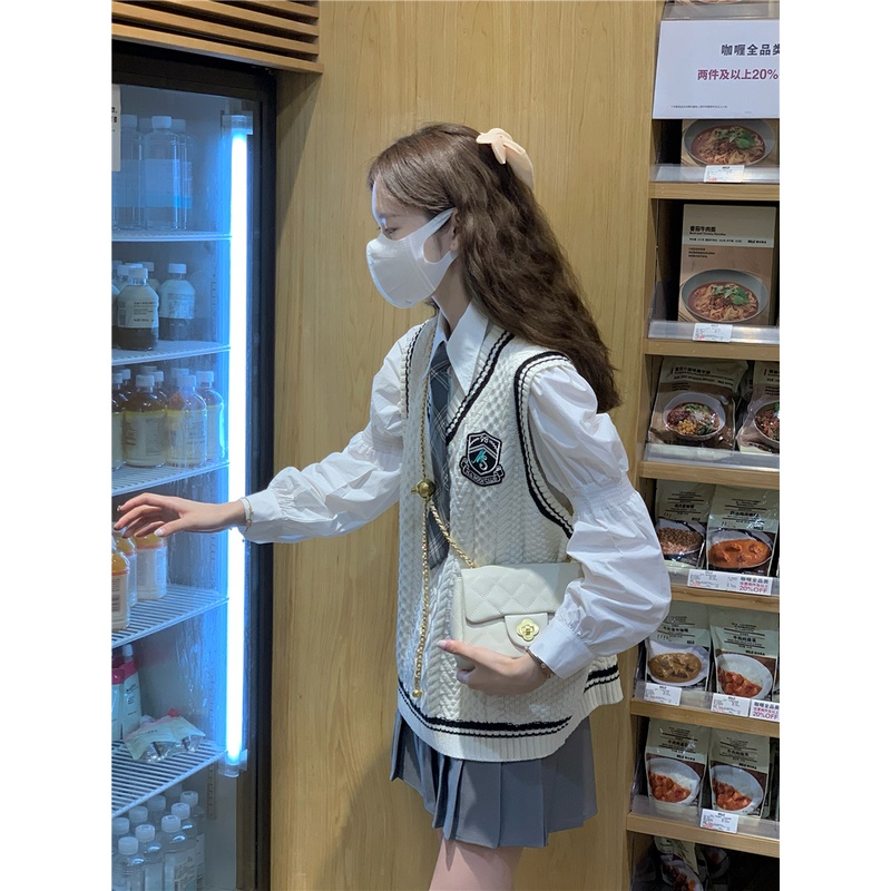 Áo vest len gile phối viền màu trắng kem dáng suông style nữ sinh Hàn Quốc đáng yêu