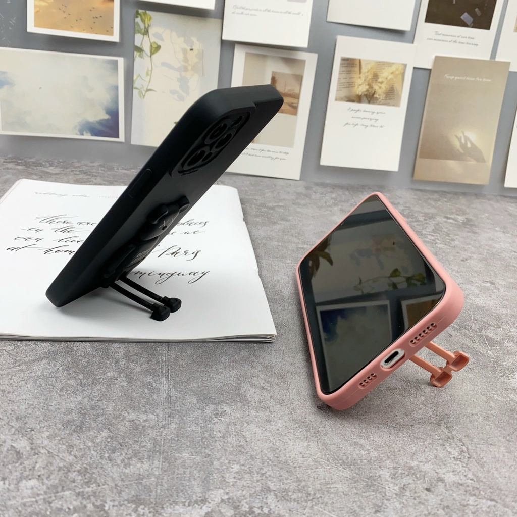 Ốp Iphone dẻo màu gấu Bearbrick kèm giá đỡ 6/6s/Plus/7/8/SE/Plus/X/Xs/Xr/Xs Max/11/Pro/Pro Max/12/Pro/Pro Max/13/Pro/Max