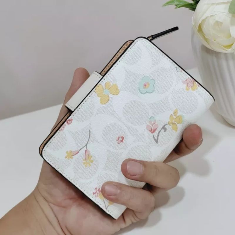 VÍ C🅾️ACH 💥 Medium Corner Zip Wallet siêu đẹp