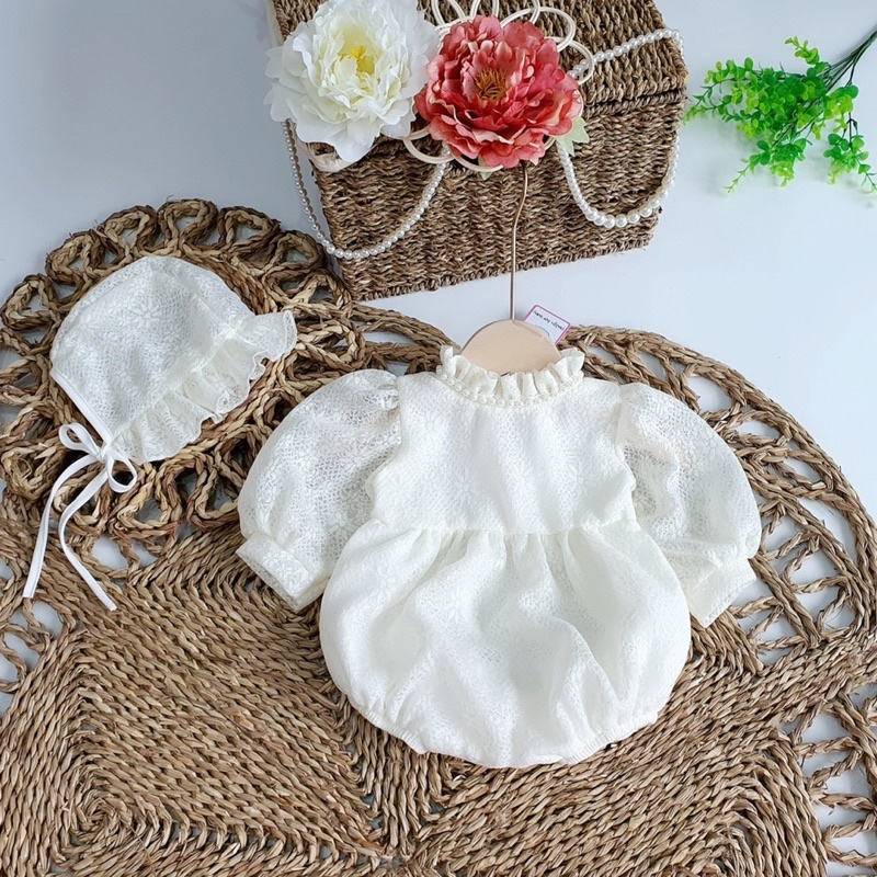 Body Cổ Tàu 𝐍𝐇𝐈́𝐌 𝐗𝐔̀ 𝐊𝐈𝐃𝐒 Cho Bé Gái Sơ Sinh, Đầy Tháng, Thôi Nôi, Sinh Nhật Chất Ren Nhật Dập Hoa Nổi B048