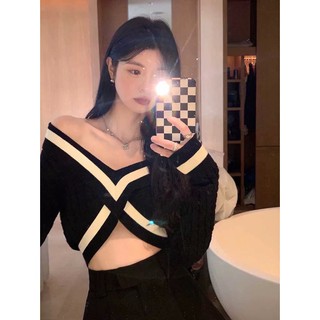 Áo len croptop tay dài viền chéo vạt