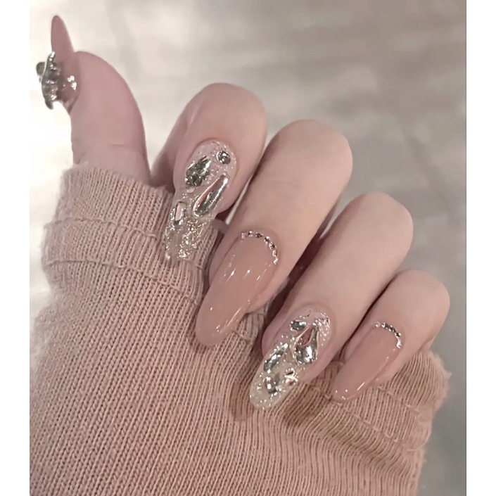 nailbox thiết kế đính đá lấp lánh và charm