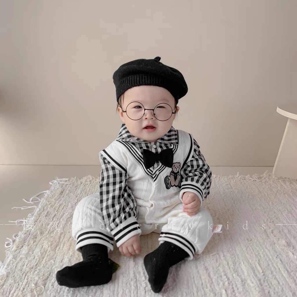 Body len trắng áo sơ mi kẻ bé trai