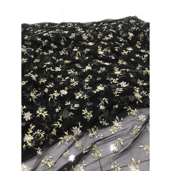 Vải ren chỉ lưới thêu nền đen co dãn mềm rũ đẹp sang -giá 1m