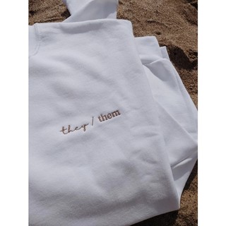 Sweater thêu they/them