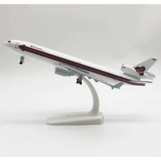 Mô hình máy bay Thái MD 20cm có bánh xe + đế trưng bày