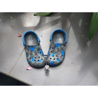 [Hàng Chính Hãng - Tặng 10 sticker- Túi Box Hãng]  Dép Sục Crocs Classic In Hoạ Tiết Rằn Ri Màu Xám Cho Bé Trai