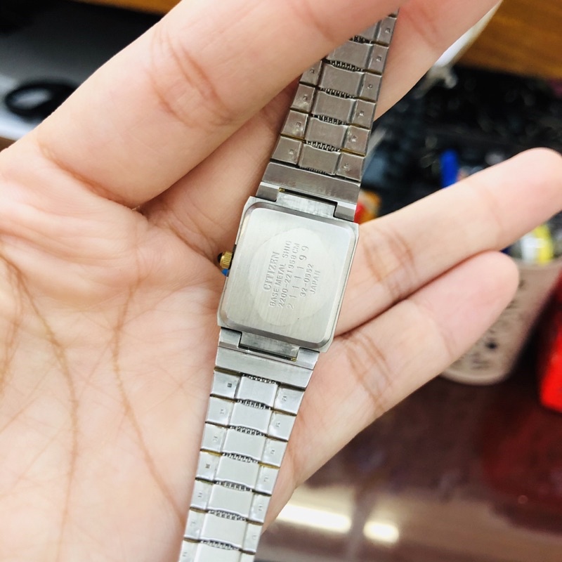 Đồng hồ nữ si nhật dáng tank hiệu Citizen, dây khoá zin