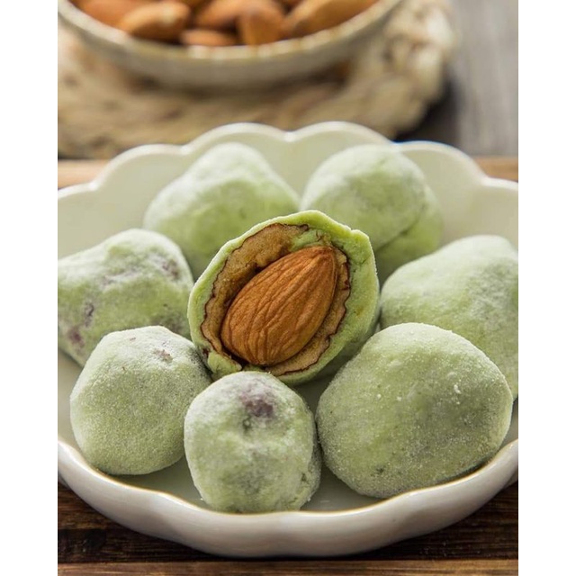 KẸO TÁO ĐỎ HẠNH NHÂN ( 200gr)