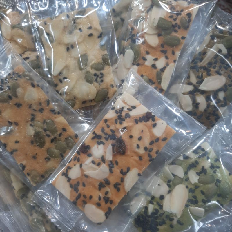 BÁNH NGÓI HẠNH NHÂN HẠT.