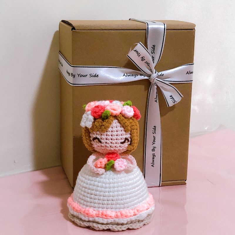 Mua 1 được 2 Cô Dâu Len và Hoa Len Móc Quà tặng Valentine Cầu Hôn Quà đám Cưới Reversible Flower Bouquet and Bride