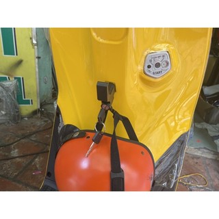 MÓC TREO ĐỒ CÓ KHÓA XE EVO 200