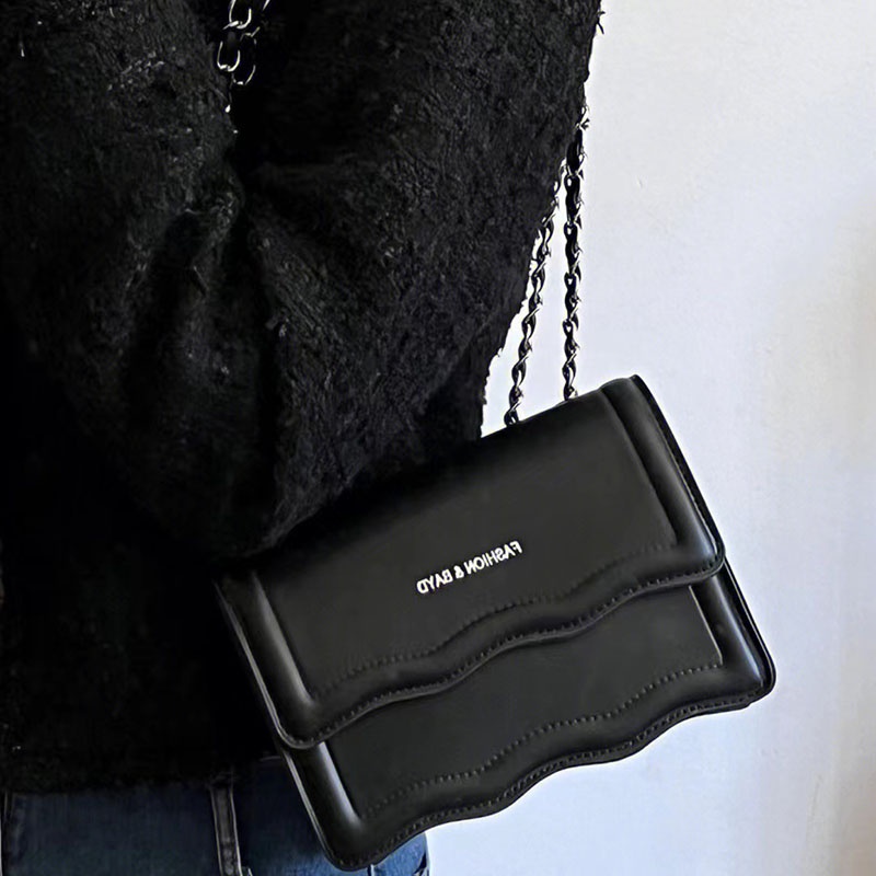 Túi Đeo Chéo Dây Xích Thiết Kế Đơn Giản Thời Trang Cao Cấp Cho Nữ