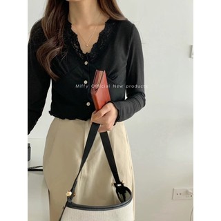 Áo tthun gân cổ bèo V ren 2289