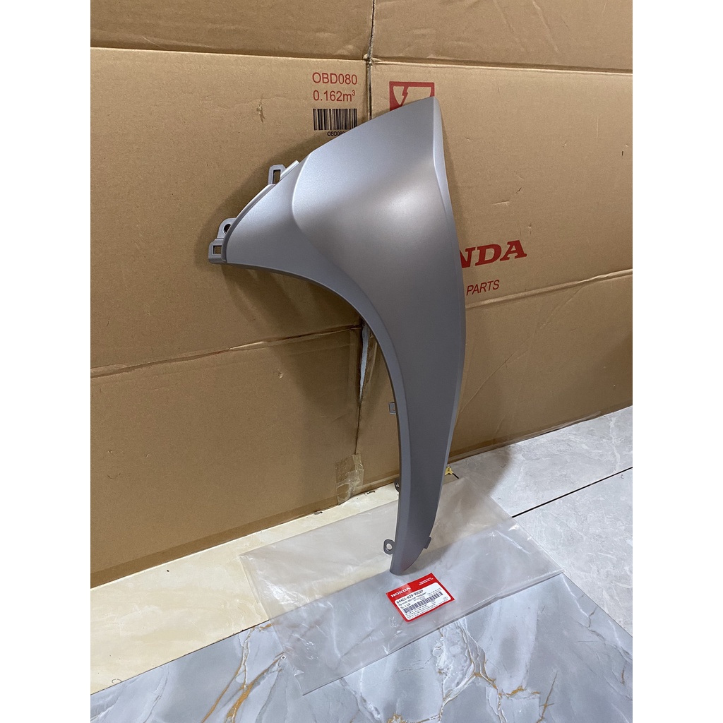Cánh yếm bên trái - bửng yếm HONDA SH MODE năm 2016-2018 màu Bạc nhám. *NHB18M* 64401K29900ZP