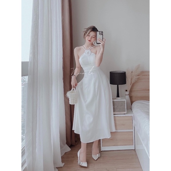 MAXI TRẮNG CỔ YẾM TAG HOA CỔ