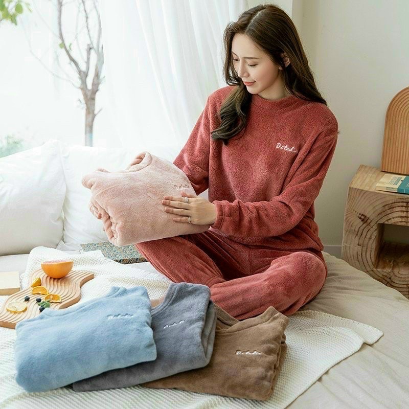 Bộ Nhung Lông thỏ thêu chữ trước ngực duyên dáng, đáng yêu