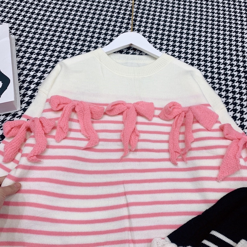 Áo len kẻ phối nơ