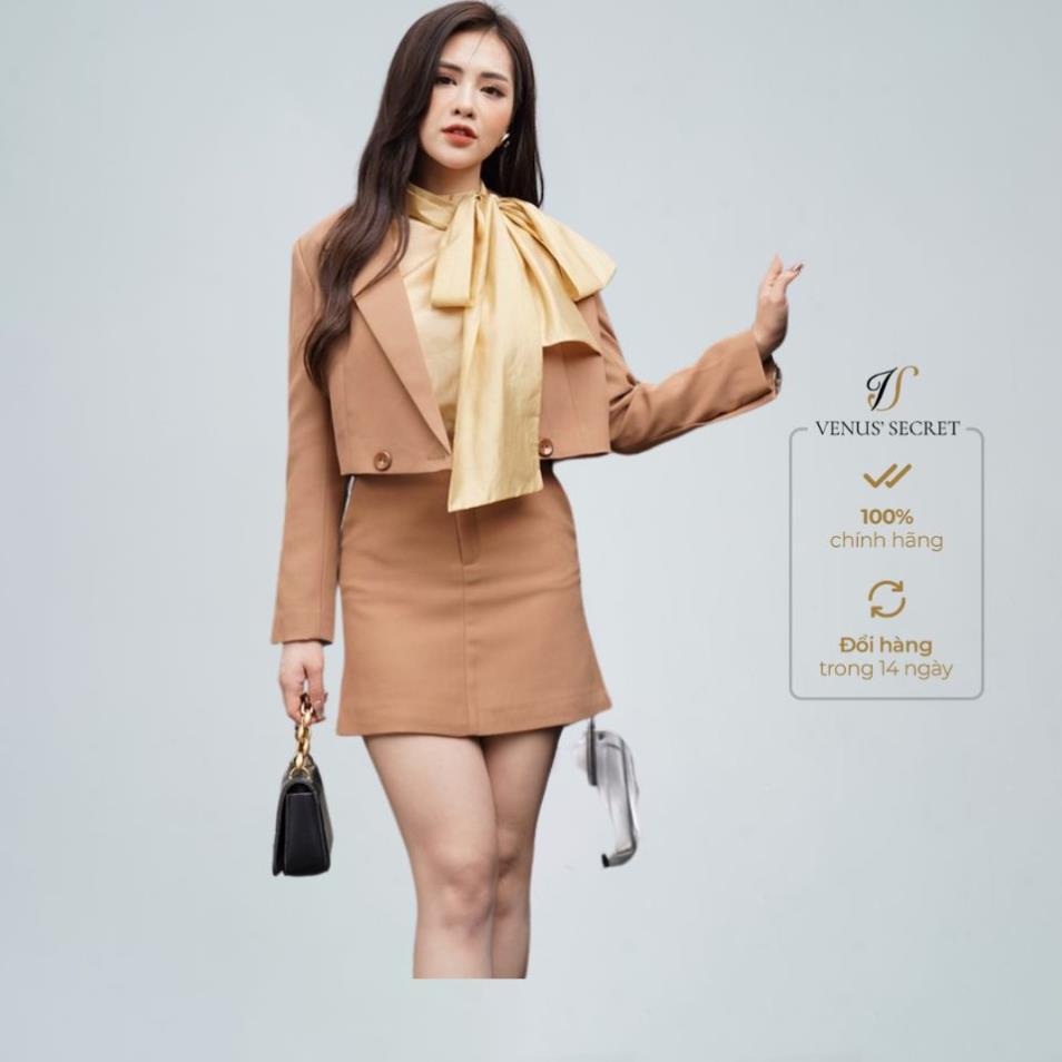 Vest nữ Venus' Secret dáng ngắn phối chân váy vạt chéo xẻ trước