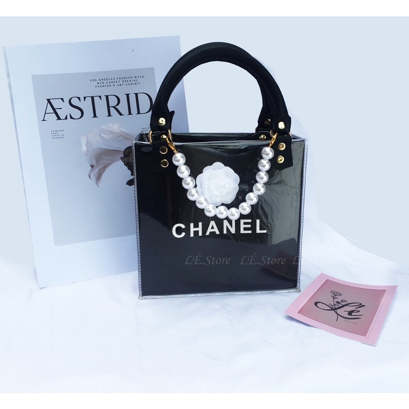 Túi giấy hãng custom hoa trà+dây ngọc trang trí